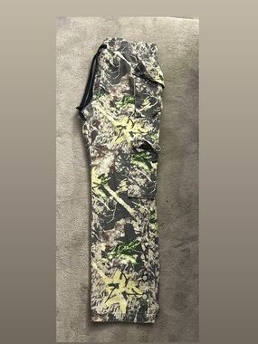 Fashion Nova Men's Camouflage Cargo Pants in Green and Gray